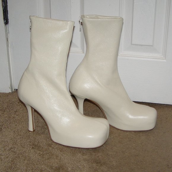 BRAND NEW! size 39/9 Bottega Veneta Ivory Leather Platform Booties - Picture 5 of 15